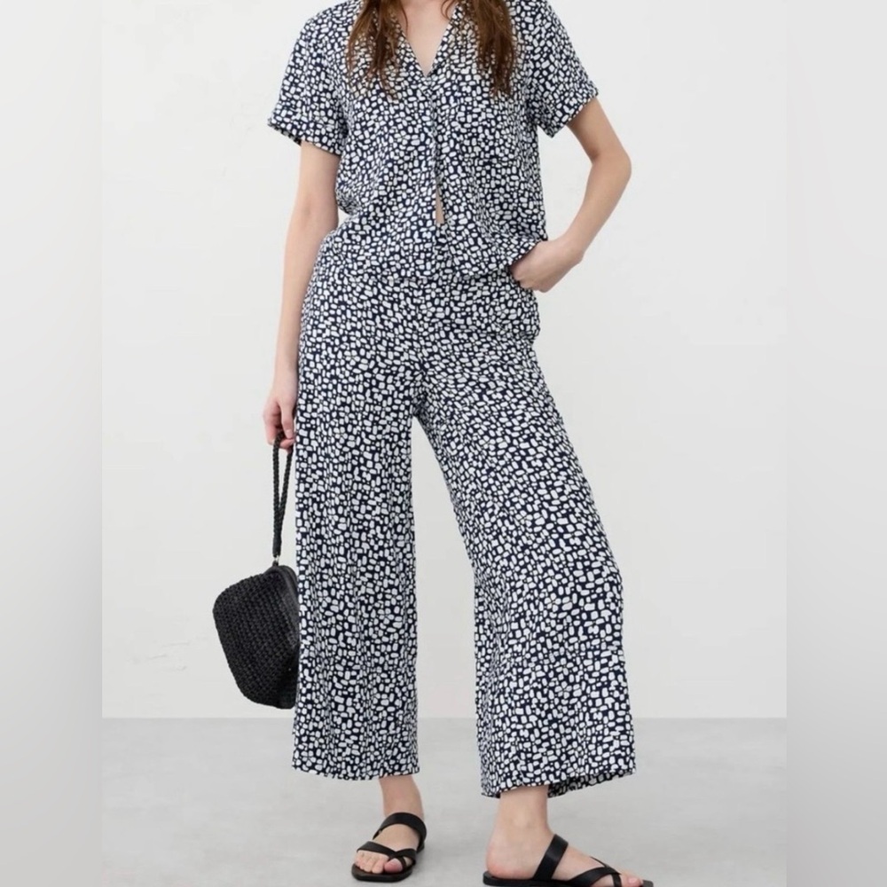 Banana Republic Blended Linen Wide-Leg Navy and White Cropped Pants